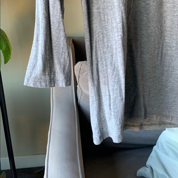 Zara gray 3/4 sleeve v-neck size M - Picture 3 of 3